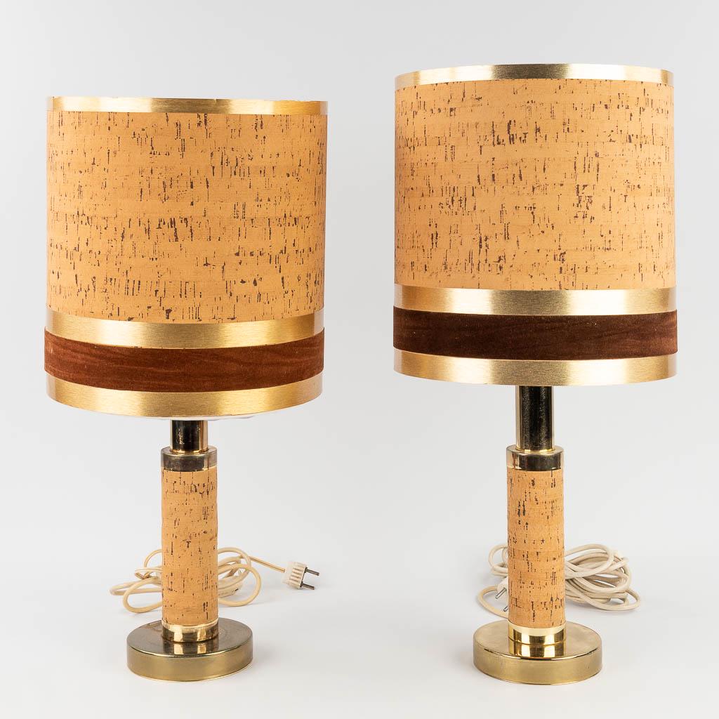 A pair of mid-century table lamps, brass decorated with cork. (H: 67 x D: 30 cm) (1 of 10)