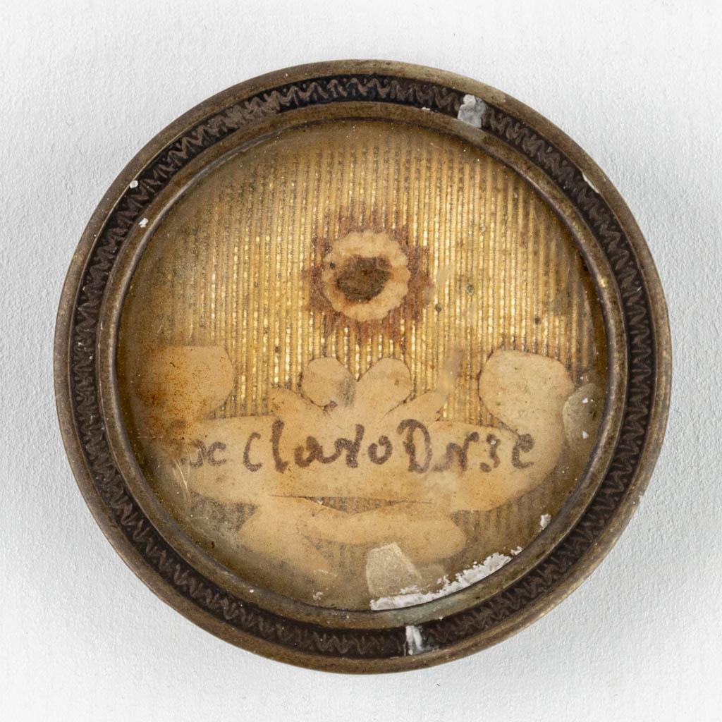 A sealed theca with a relic Ex Clavo DNJC, From the nail of Domini Nostri Jesu Christi. (D: 3,7 cm) (1 of 7)