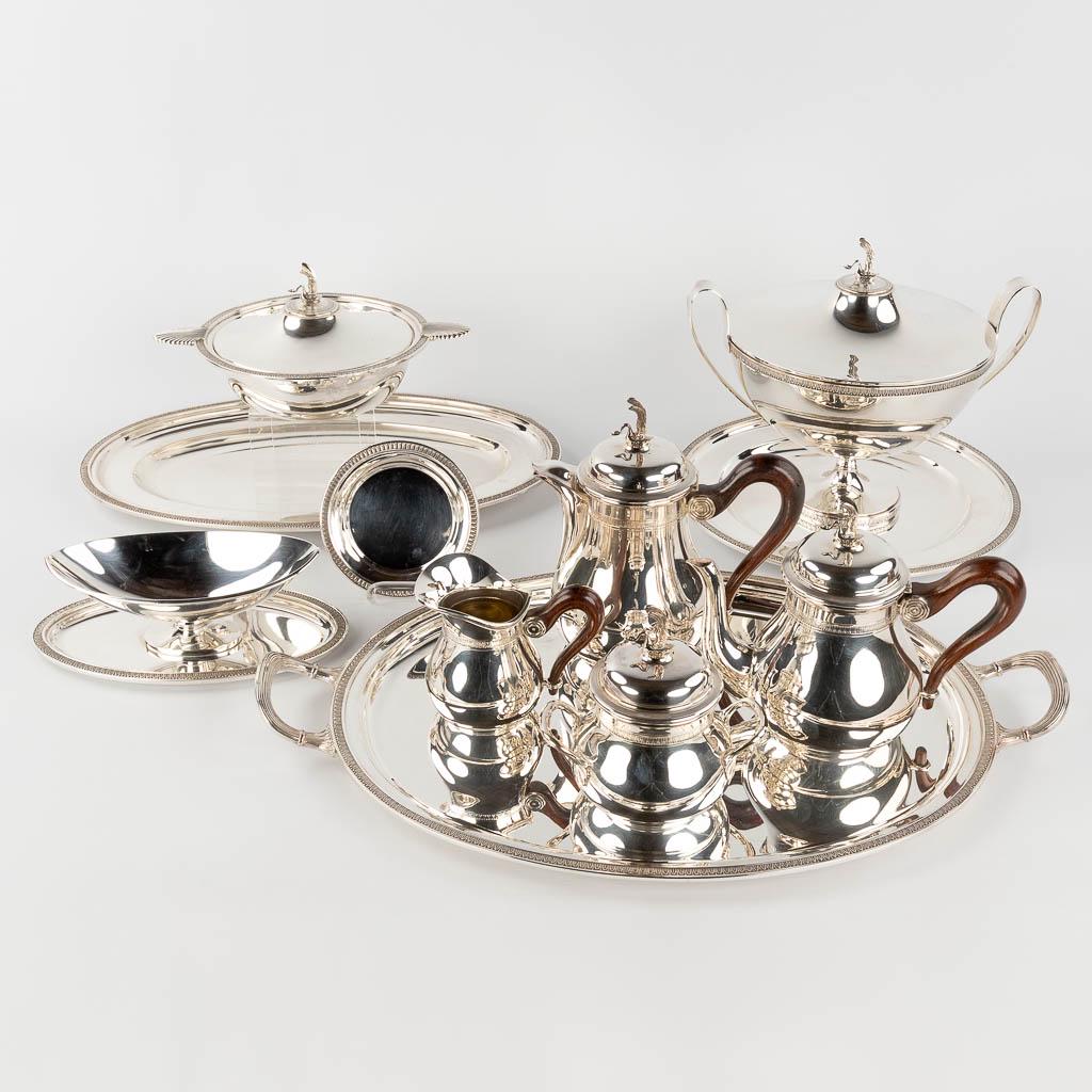 Sivar (Delheid), a silver-plated coffee, tea service, table accessories and serve ware. (L: 38,5 x: Sivar (Delheid), a silver-plated coffee, tea service, table accessories and serve ware. Decorated with a swan on top of the lids. One item marked Wiskemann (small round plate) 11 pieces.