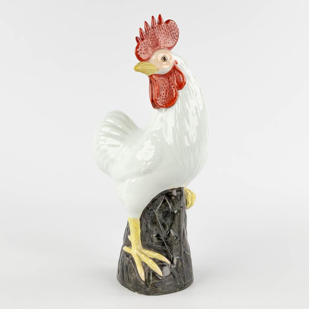 A large Chinese porcelain rooster, Republic Period, 20th C. (L:11,5 x W:19,5 x H:34,5 cm) (1 of 12)