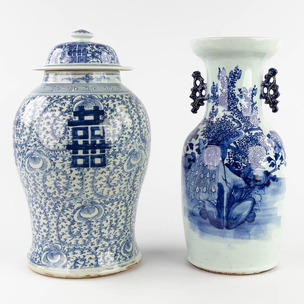 Two Chinese vases, of which one with a lid. Blue-white decor. 19th/20th C. (H:45 x D:25 cm) (1 of 13)
