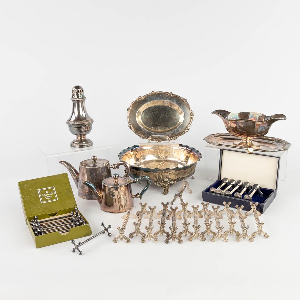 A set of table accessories and utensils, silver-plated metal. (H:8 x D:22 cm): A set of table accessories and utensils, silver-plated metal. Wiskemann, Christofle, J. Denayer, Gallia. Sugar caster model 'Gallia' by Christofle. (H:8 x D:22 cm)