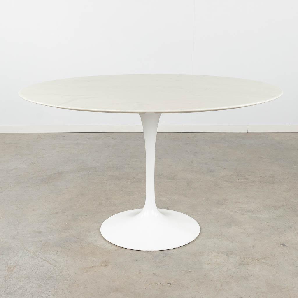 Eero SAARINEN (1910-1961) for Knoll, a round table with marble top. (H:73 x D:120,5 cm) (1 of 8)