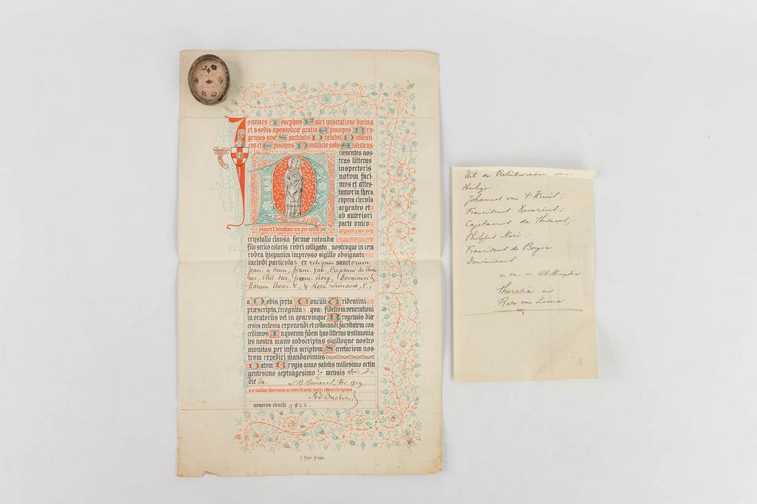 A sealed Theca with 8 relics: John of the Cross, Franciscus Xaverius, Saint Cajetan, Philip Neri, (1 of 8)