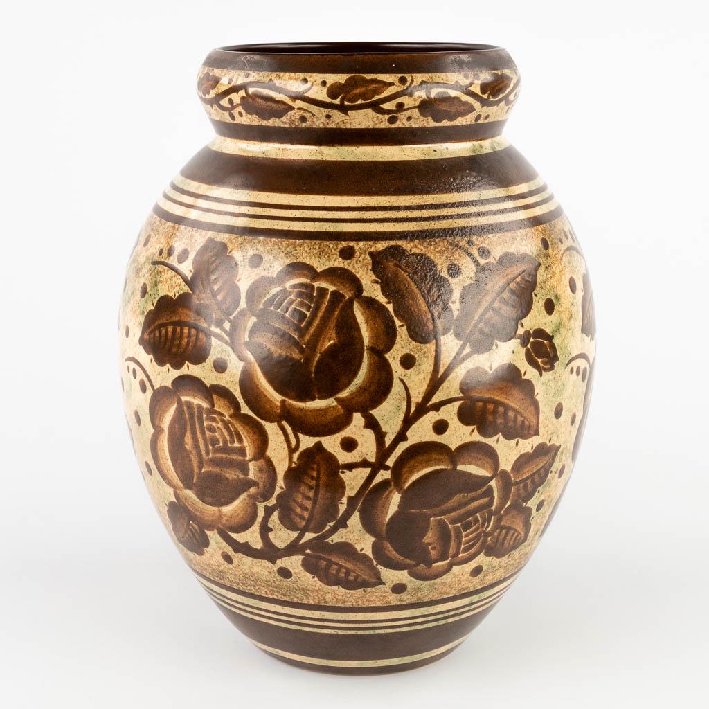 Charles CATTEAU (1880-1966) for Boch Keramis, decor 2360, model 951 (H:34 x D:27 cm): Charles CATTEAU (1880-1966) for Boch Keramis, decor 2360, model 951 Signed 'Boch Keramis'. Dimensions: (H:34 x D:27 cm)