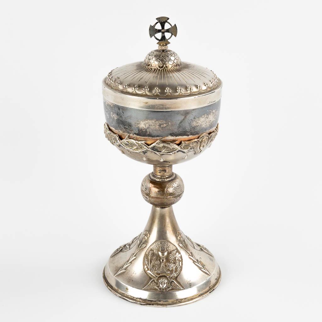 A Ciboria, Silver, decorated with a crown of thorns, The holy grail, Holy Lamb. Italy, 19th C. 528g. (1 of 20)