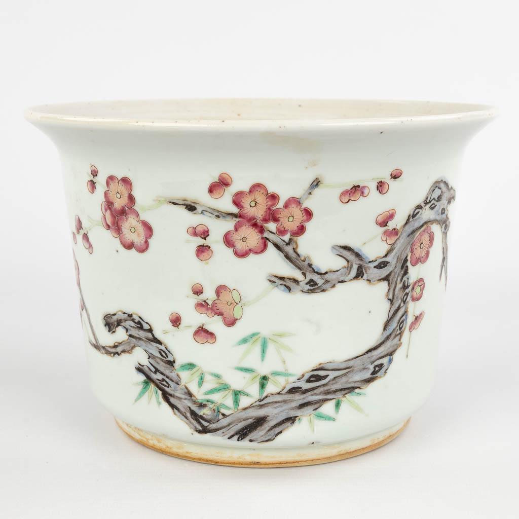 A Chinese flower pot, decorated with spring flowers, 19th/20th C. (H:15,5 x D:22 cm) (1 of 12)