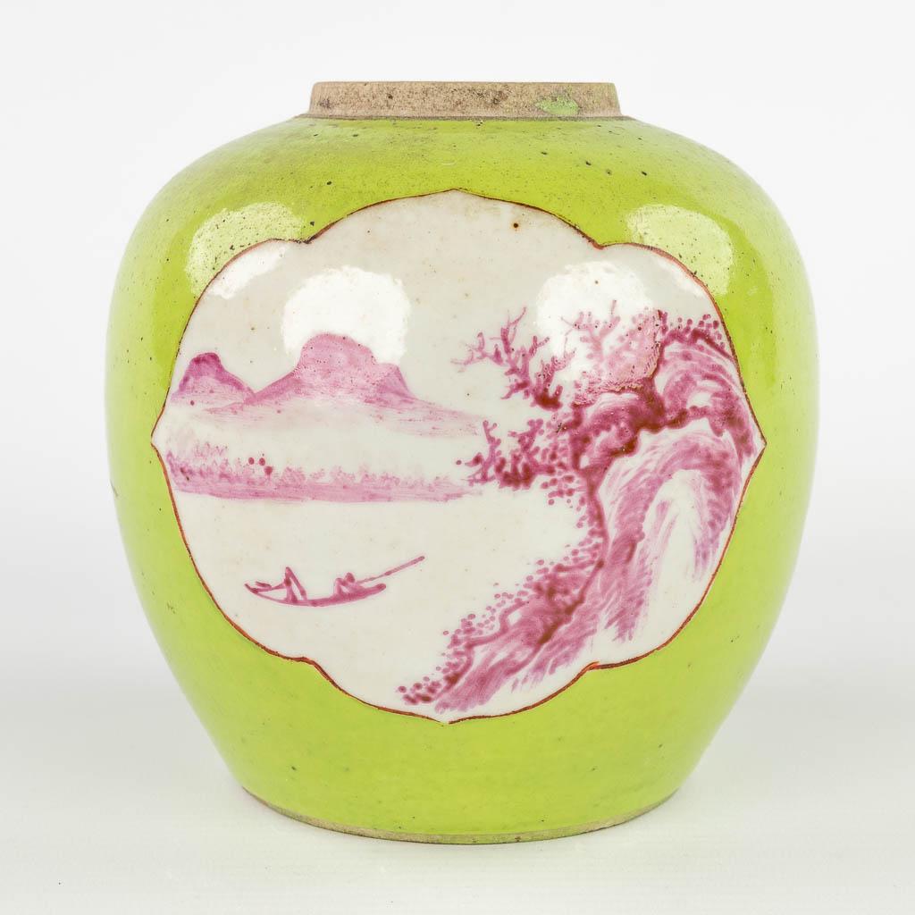 A Chinese jar with landscape decor. 18th/19th C. (H:13 x D:12,5 cm) (1 of 11)