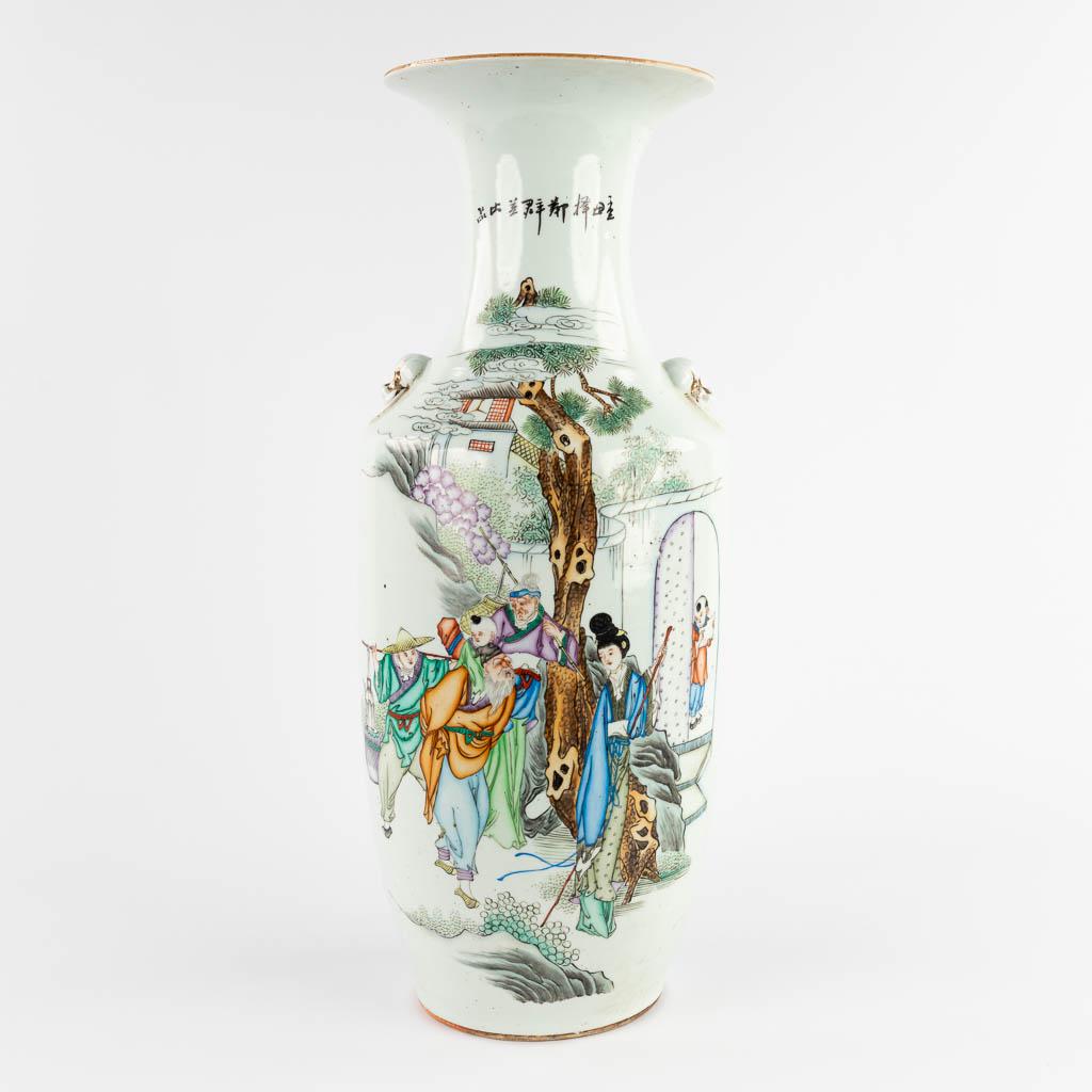 A Chinese vase, decorated with figurines in a garden. 19th/20th C. (H:57 x D:23 cm): A Chinese vase, decorated with figurines in a garden. 19th/20th C. Dimensions: (H:57 x D:23 cm)