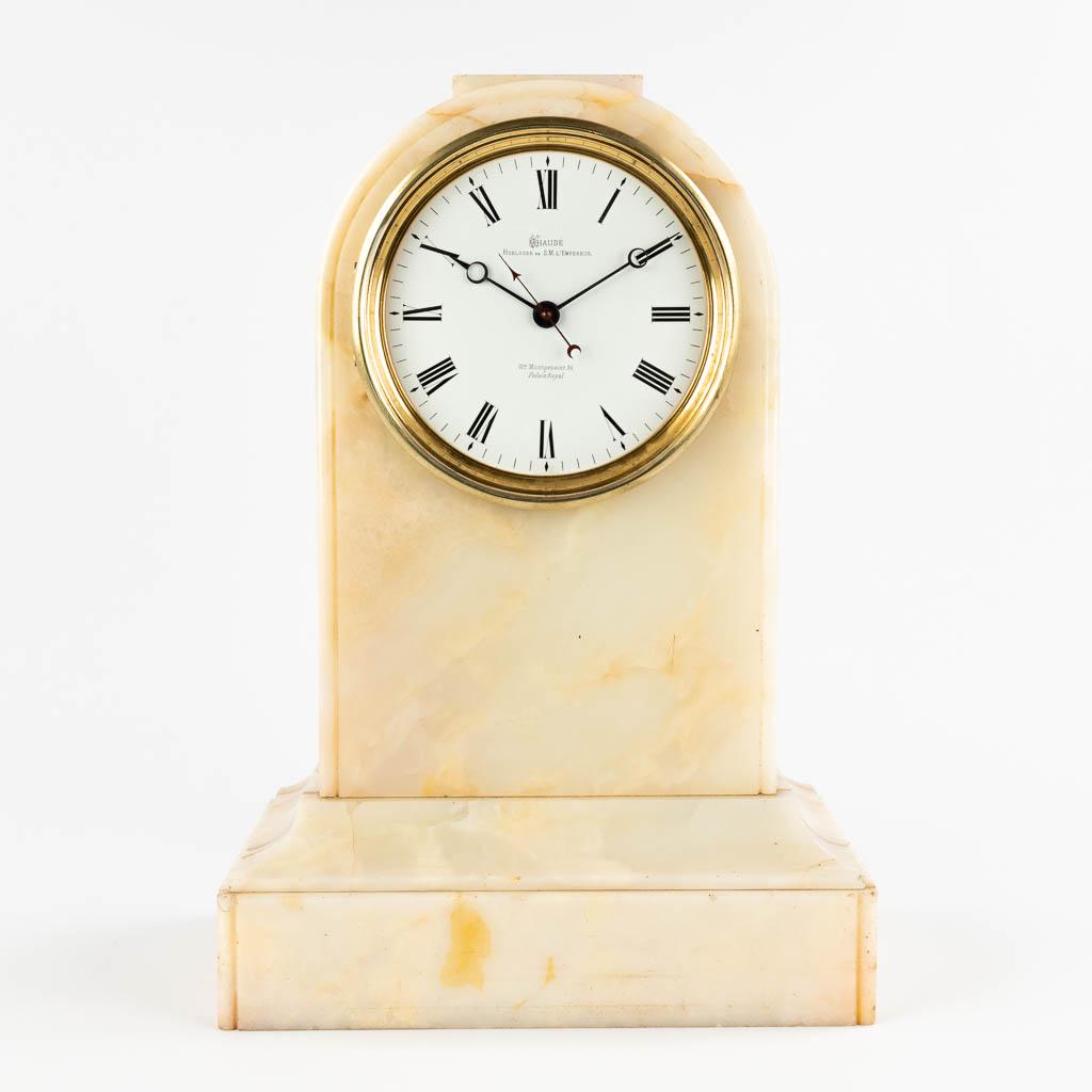 A mantle clock with a wight, 'Haudé horloger de l'empereur, palais royal', alabaster. (D:16 x: A mantle clock, 'Haudé horloger de l'Empereur, Palais Royal', Movement with a weight and central seconds hand. Onyx. Dimensions: (D:16 x W:28 x H:41 cm)
