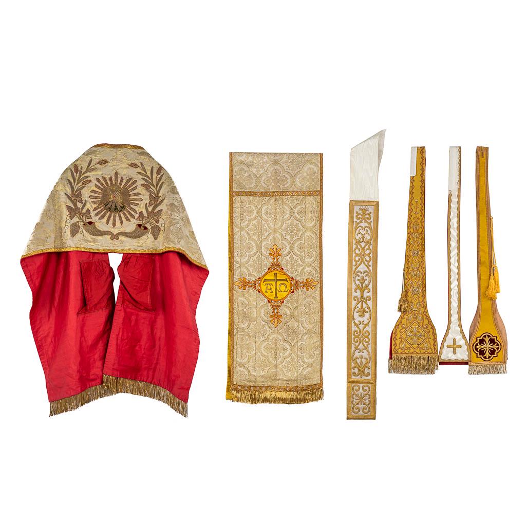 Lithurgical vestments 'Humeral veil, Banner and stola' with thick gold-thread embroideries and (1 of 18)