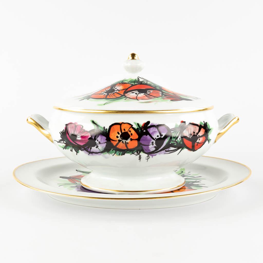 Bernard BUFFET (1928-1999) 'Anemones' for Bernardaud Limoges, France. A porcelain tureen. (D:30,5 x: Bernard BUFFET (1928-1999) 'Anemones' for Bernardaud Limoges, France. A porcelain tureen. Total height of all pieces. Dimensions:(D:30,5 x W:39 x H:23 cm)