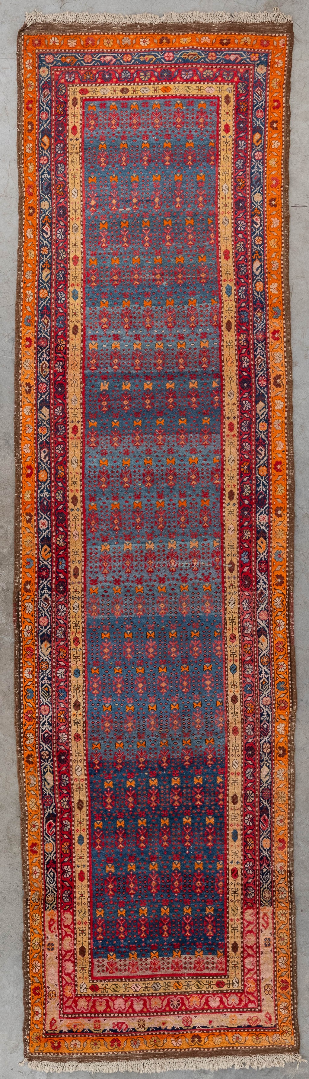 An Oriental hand-made runner. (D:377 x W:100 cm) (1 of 7)