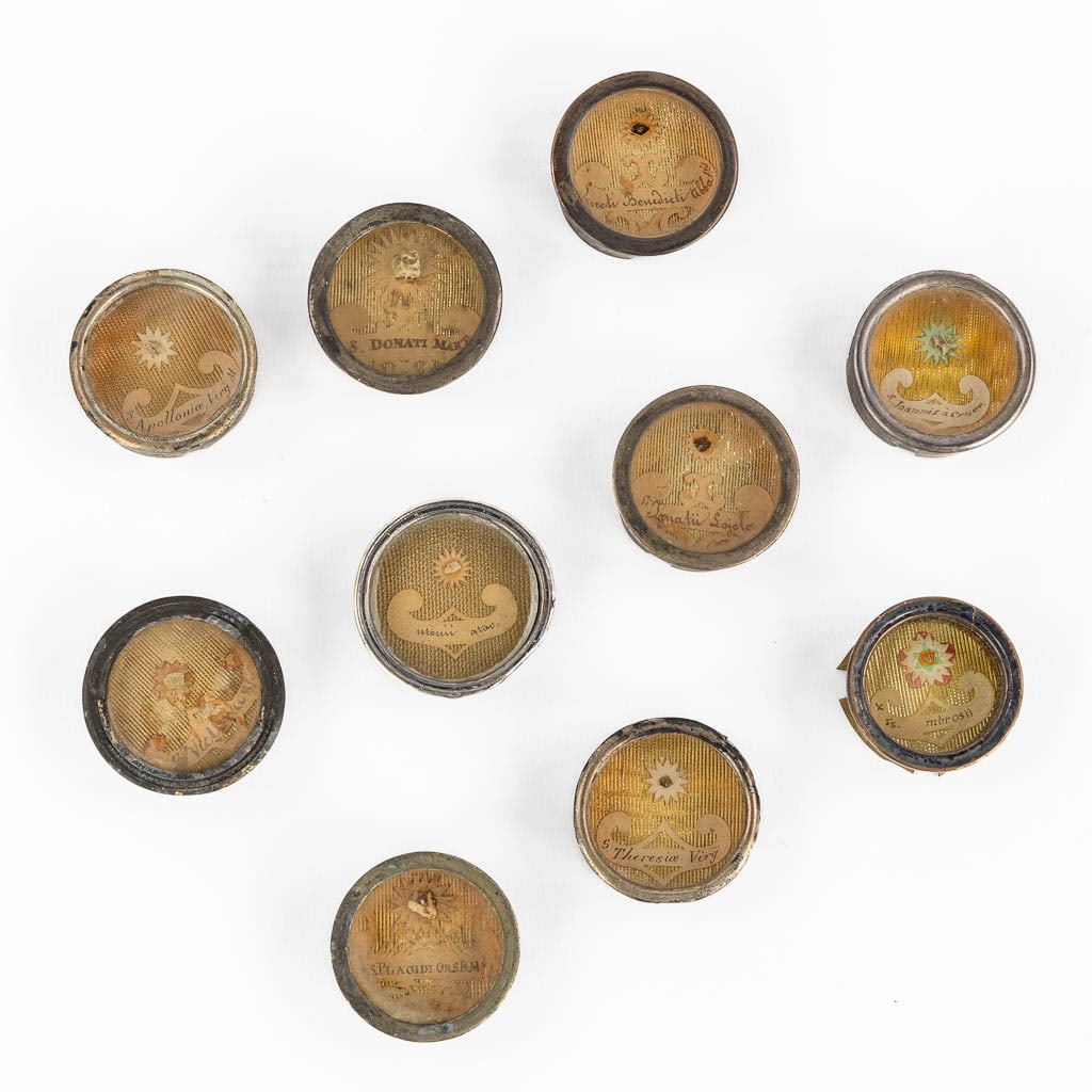 10 sealed theca with various relics. Anthony of Padua, Saint Donat, Theresia. (1 of 6)