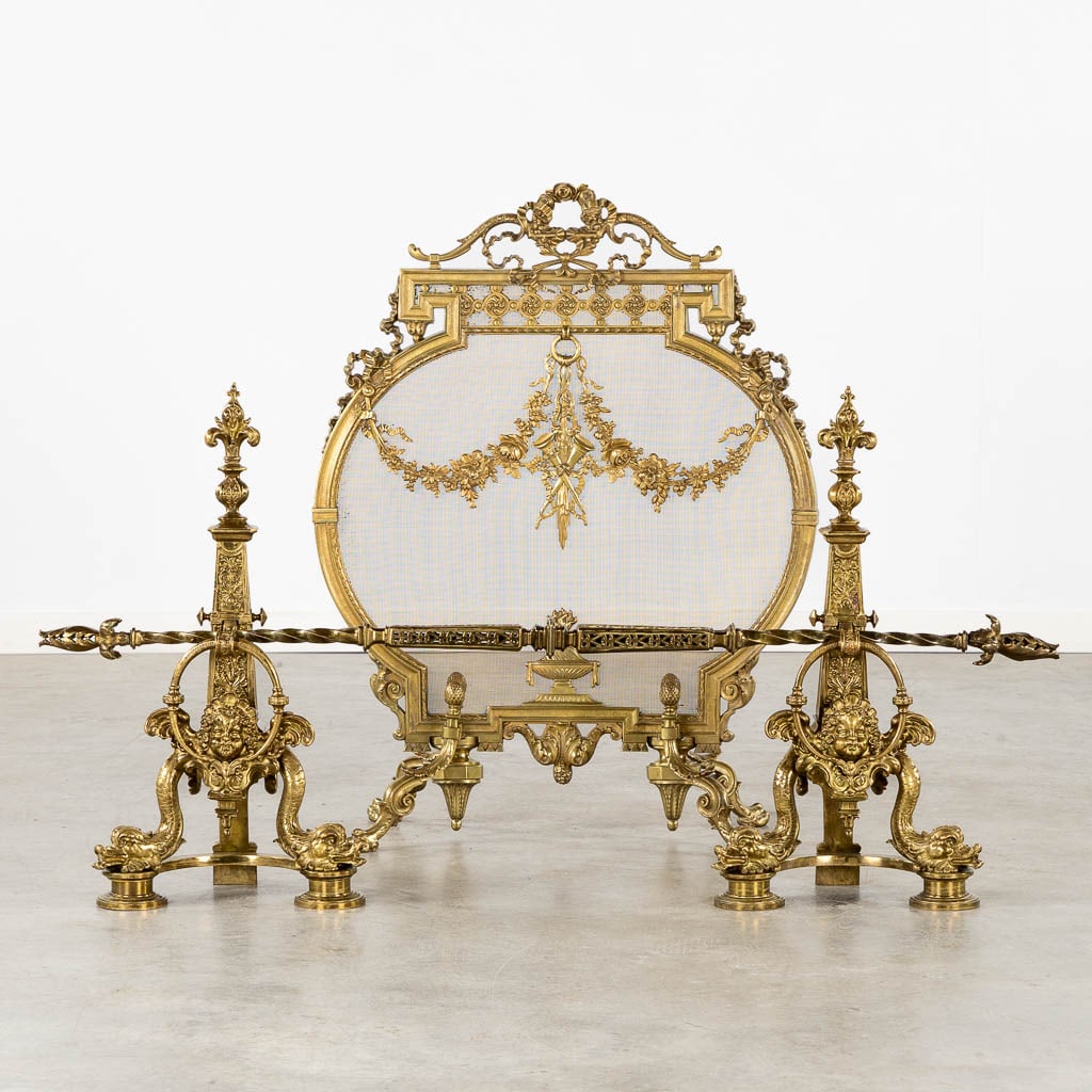 A pair of fireplace bucks and a firescreen, bronze in Louis XVI style. 20th C. (L:27 x W:64 x H:84 (1 of 20)