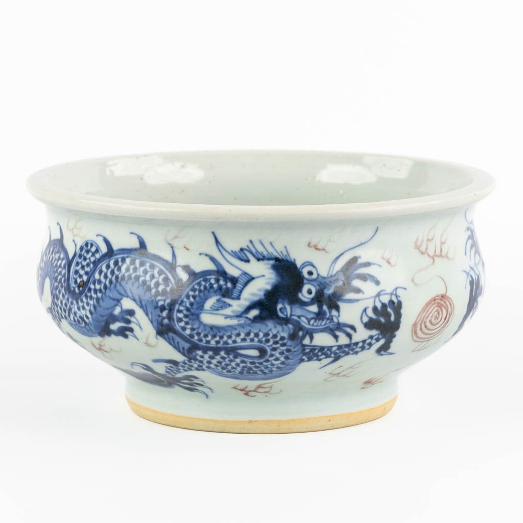 A Chinese cencer with a blue-white and red dragon decor. 19th C. (H:11 x D:21,5 cm) (1 of 11)