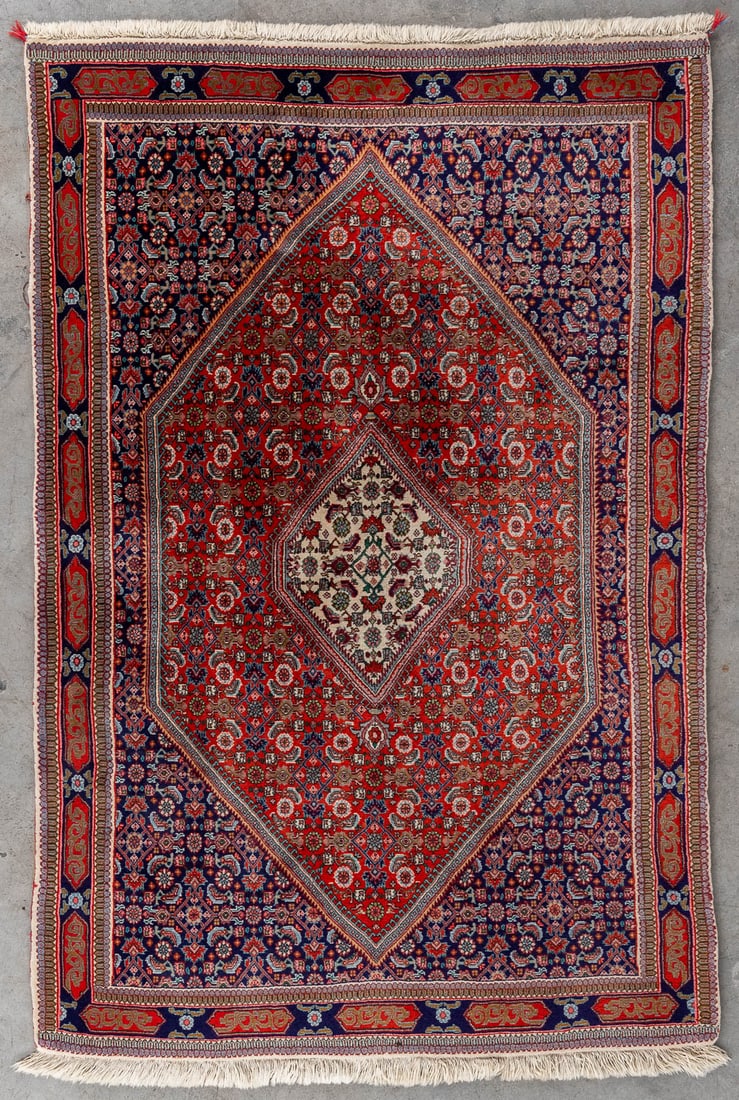 An Oriental hand-made carpet, Bidjar. (L:180 x W:112 cm) (1 of 6)