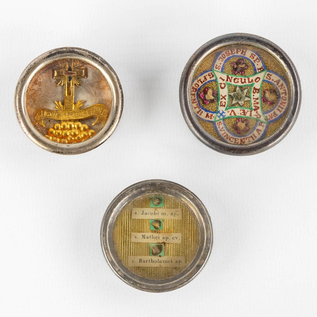 Three theca with various relics, True Cross, Apostle and Evangelists, and Beata Maria Virginis. (1 of 13)