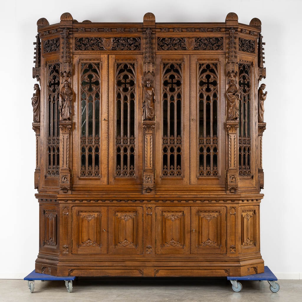 An exceptionally sculptured Gothic Revival library. Circa 1900. (L:62 x W:236 x H:264 cm) (1 of 19)