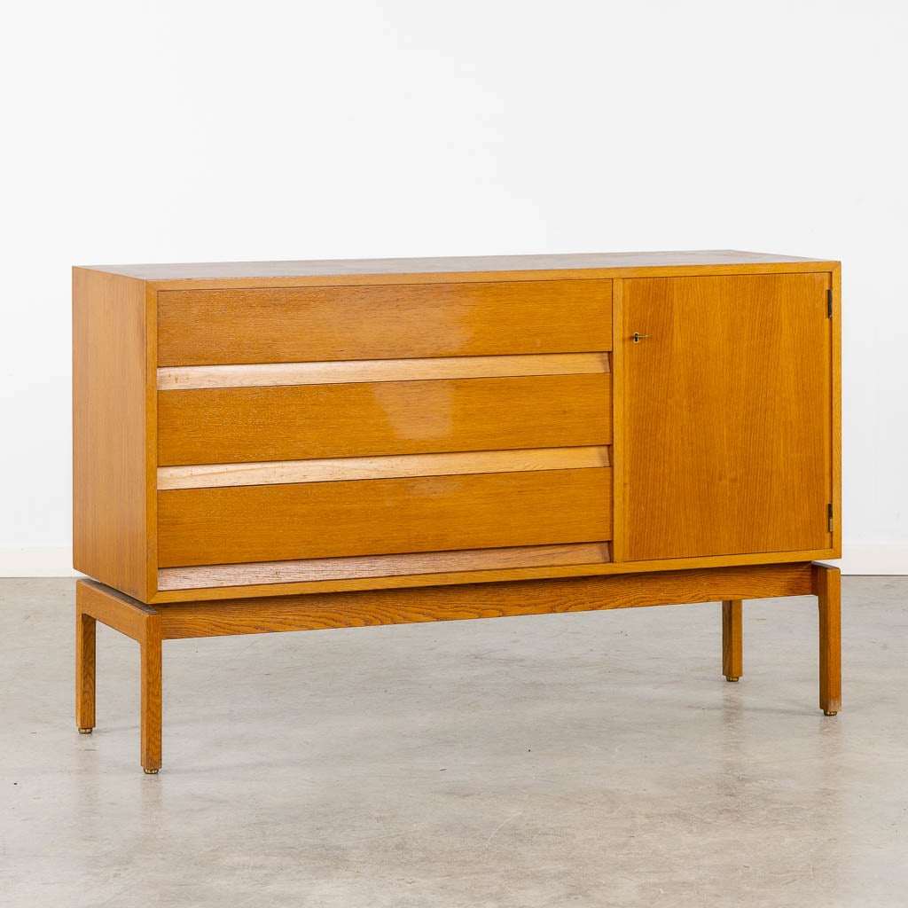 Van Den Berghe-Pauvers, a vintage sideboard. (L:43 x W:129 x H:81 cm): Van Den Berghe-Pauvers, a vintage sideboard. Signed Van Den Berghe-Pauvers, Gent. Condition report: - With the original key present. Overall in good condition with some light wear and tear. 