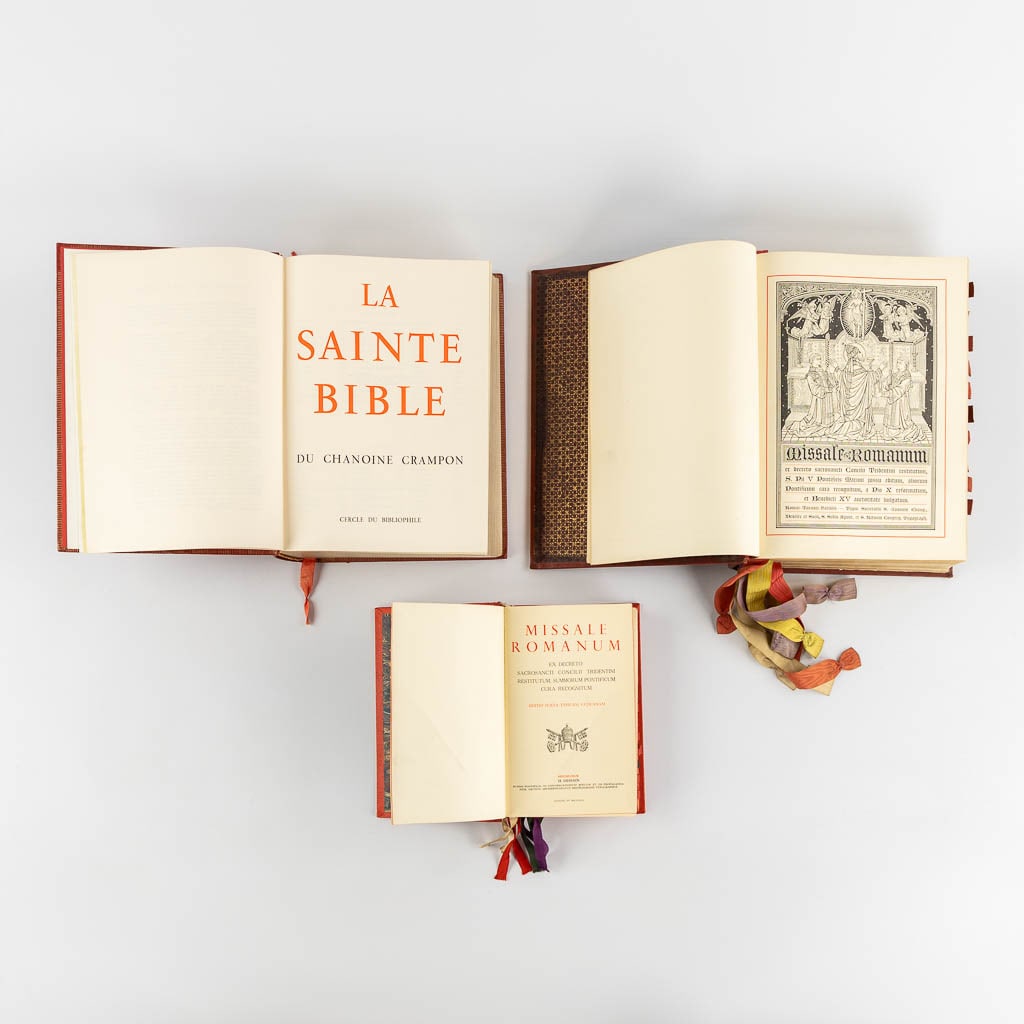 Two Missale Romanum, added a bible 'Sainte Bible'. (L:32 x W:24 x H:8 cm) (1 of 12)
