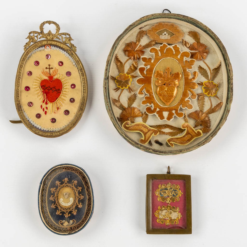Four decorative frames with sacred hearts, 1 with a relic. (W:17 x H:19 cm) (1 of 10)