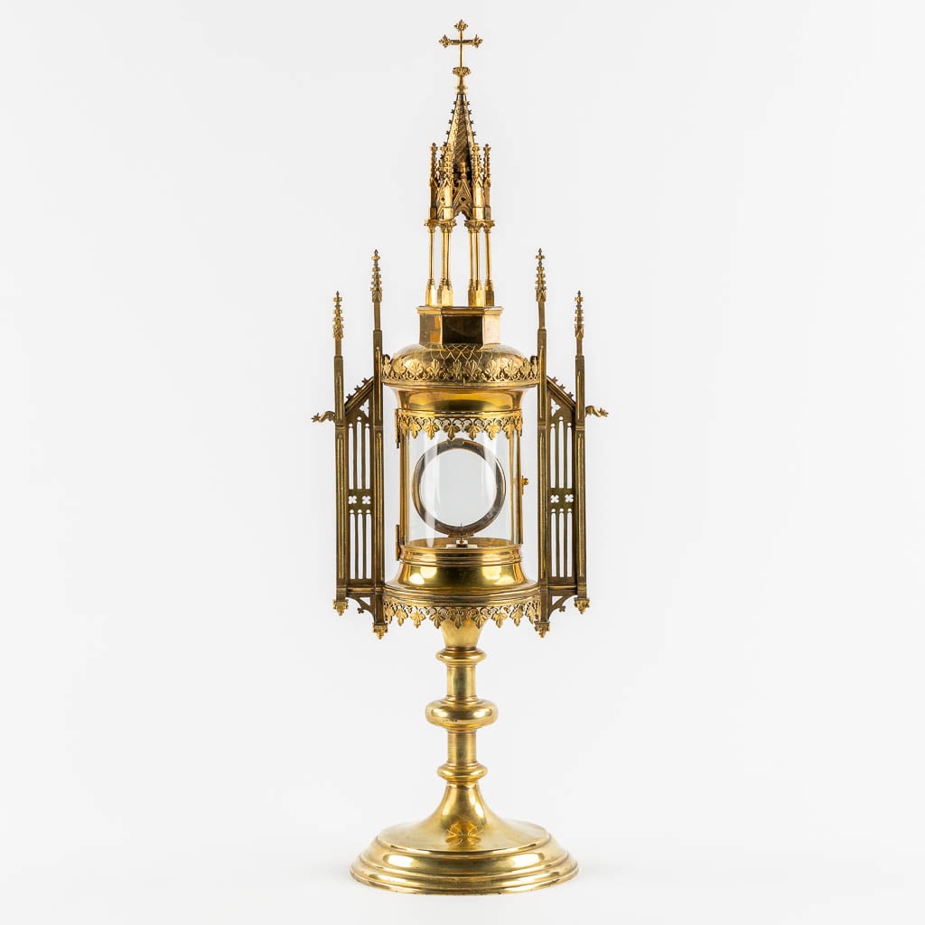Auguste Moreeuw, Brugge. A tower monstrance, gilt brass in gothic revival style. (L:15,5 x W:20 x (1 of 11)