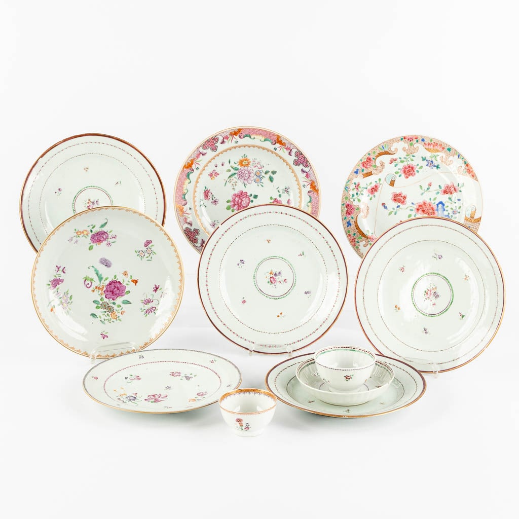 Ten Chinese Famille Rose plates and cups, flower decor. (D:23,5 cm): Ten Chinese Famille Rose plates and cups, hand-painted flower decor. Dimensions: (D:23,5 cm)