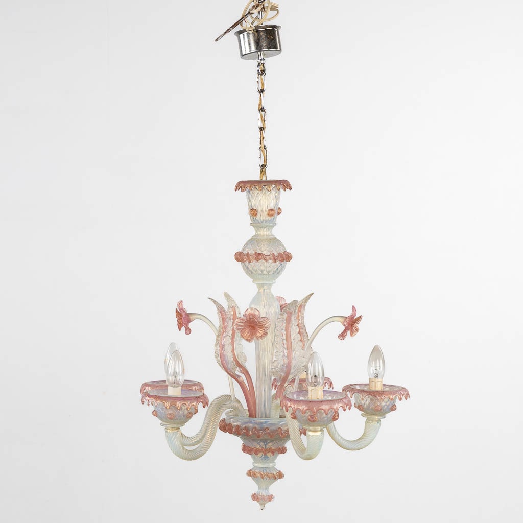 A decorative Venetian glass chandelier, red and white glass. 20th C. (H:70 x D:54 cm): A decorative Venetian glass chandelier, red and white glass. 20th century. Dimensions: (H:70 x D:54 cm)