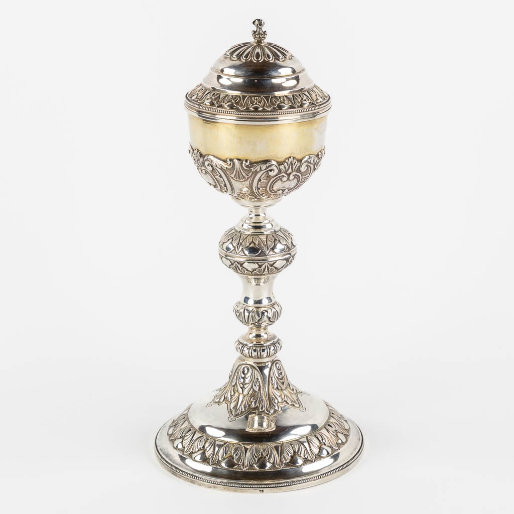 Henricus De Curte (1821-1868), Gent, Belgium, A ciborie, silver. 527g. (H:29 x D:14 cm): Henricus De Curte (1821-1868), Kortrijk, Belgium, A ciborie, silver. 527g. A silver ciboria, gothic revival. Gold-plated cuppa. Marked with the master mark for Henricus De Curte (1821-1868), Kortrijk,