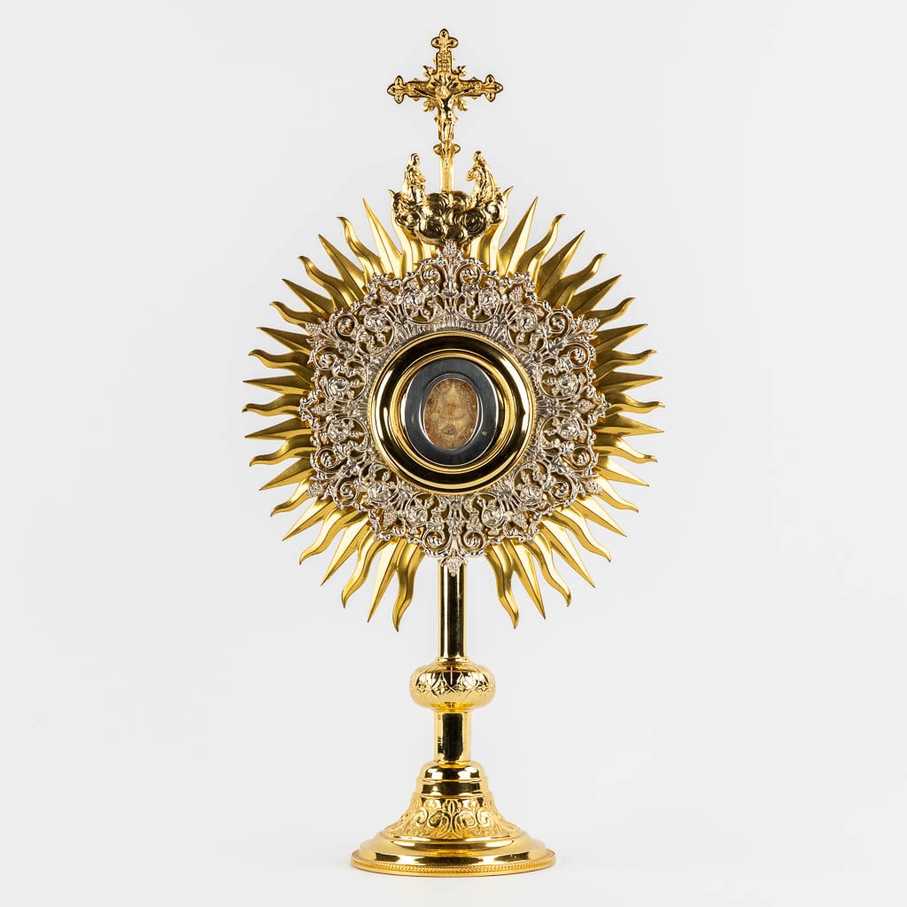 A sunburst monstrance with a multi-theca 'De Ligno Cruxis DNJC, True cross and saints + COA. (W:27 x (1 of 11)