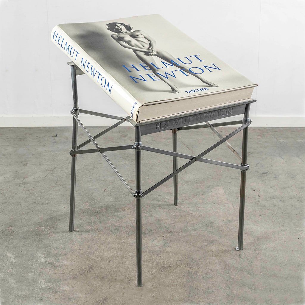 Helmut NEWTON & Philippe STARCK (XX-XXI) 'Sumo' Taschen (1999). (W:51 x H:71 cm): Helmut NEWTON & Philippe STARCK (XX-XXI) 'Sumo' Taschen (1999). Helmut Newton 'Sumo'. Large book, published by Taschen, 1999. Numbered 2235/10000. The book is signed on the first page