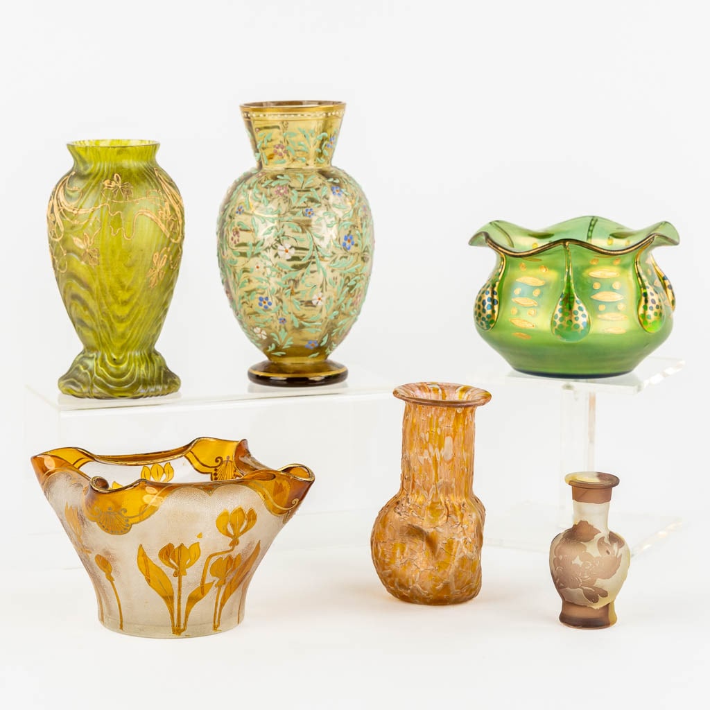 Johann LOETZ (1880-1940) '2 Vases', added are 4 Jugendstil and Art Nouveau glass vases Pallme: Johann LOETZ (1880-1940) '2 Vases', added are 4 Jugendstil and Art Nouveau glass vases Pallme Köning, Legras. First row, middle vase by Johan Loetz Witwe, Klostermühle, decor Fantaska. 11,3