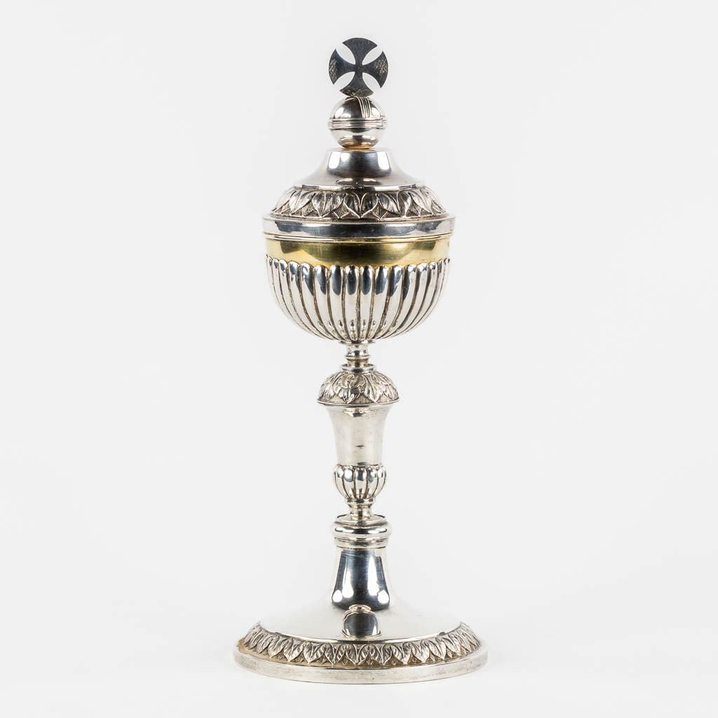 Pierre DEFILLET (1787-1868) A Ciboria, silver and vermeil. Leuven, Belgium. 621g. (H:34,5 x D:14 cm): Pierre DEFILLET (1787-1868) A Ciboria, silver and vermeil. Leuven, Belgium. 621g. Master mark Pierre Delefillet - DF (Lilliy) - Leuven, Belgium. 'Dubbele Janus', 2nd grade silver - 833/1000. M