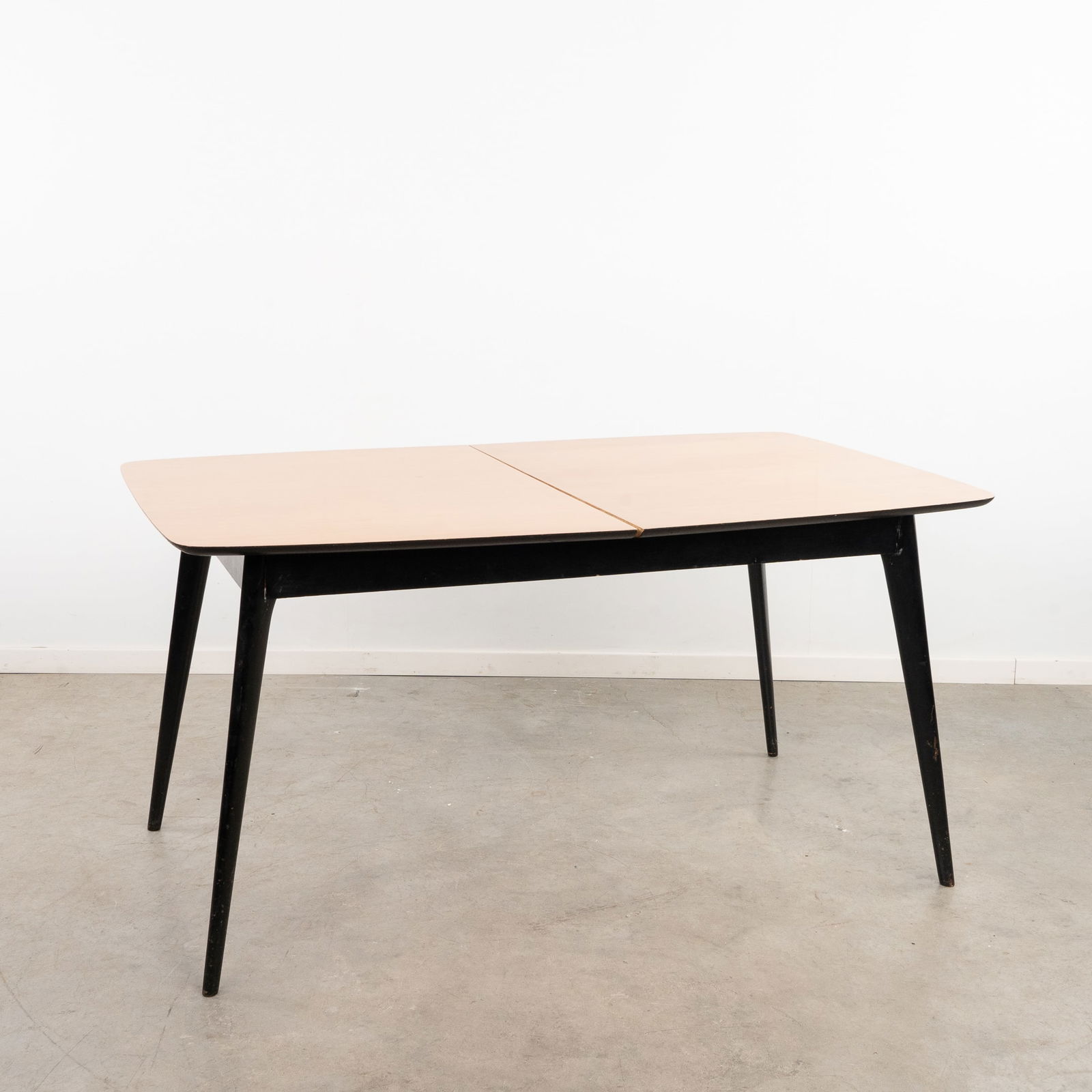 Alfred Hendrickx (1931) 'Table'.: Alfred HENDRICKX (1931) 'Table'., Extendible, maximum length: 210 cm. 