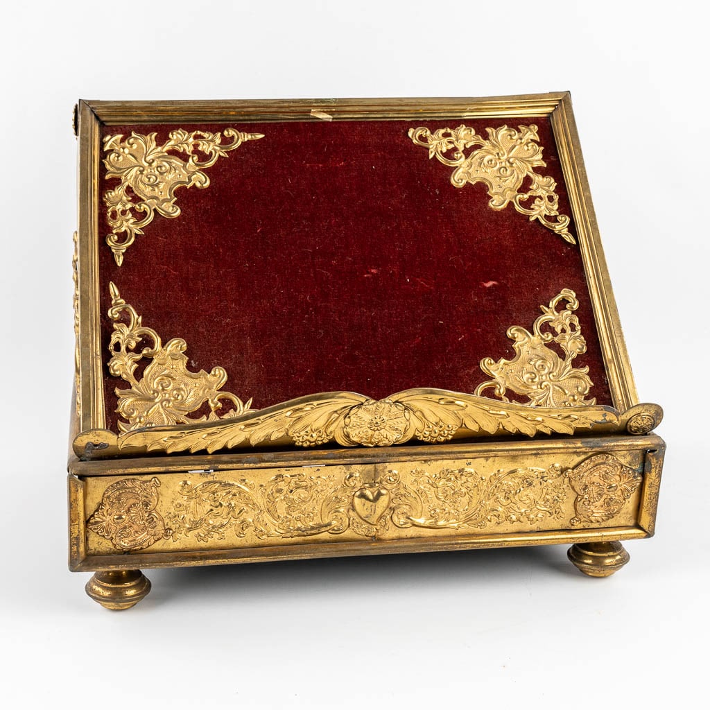 An antique lectern, wood mounted with brass in a Baroque style. 19th C.: An antique lectern, wood mounted with brass in a Baroque style. 19th C. 