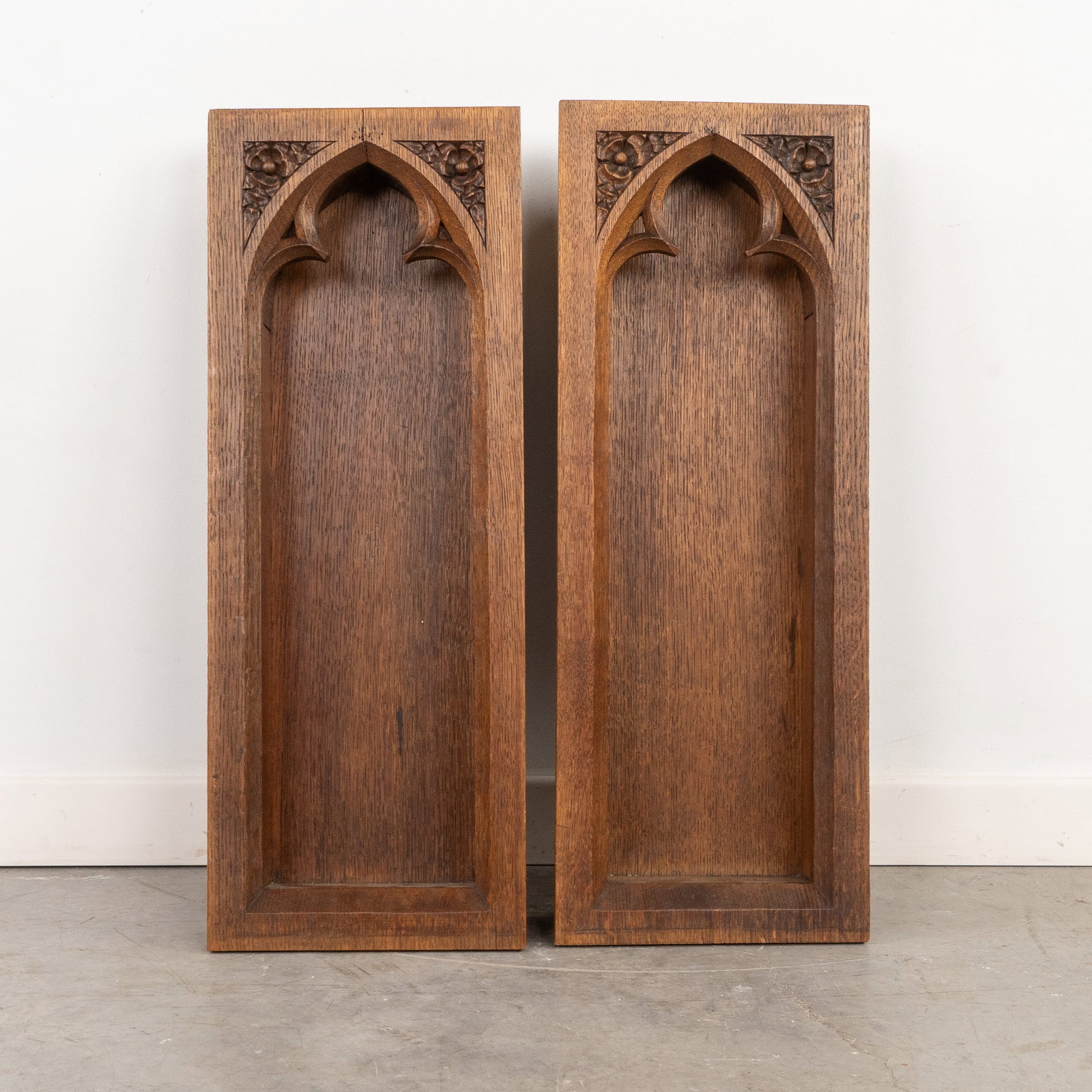 A pair of wood-sculptured Gothic Revival Niches. Oak.: A pair of wood-sculptured Gothic Revival Niches. Oak.