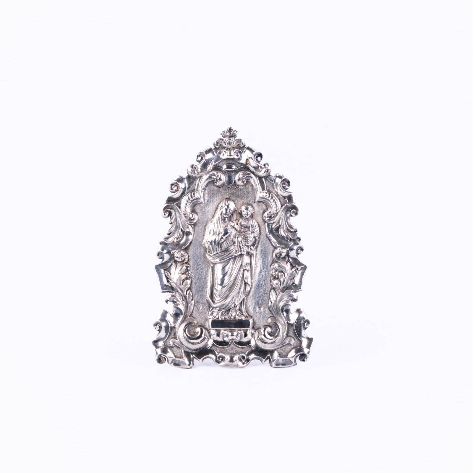 A 'Pax' depicting Madonna with a Child, Baroque period. Italian. 18th C. Silver. 213g. (1 of 3)