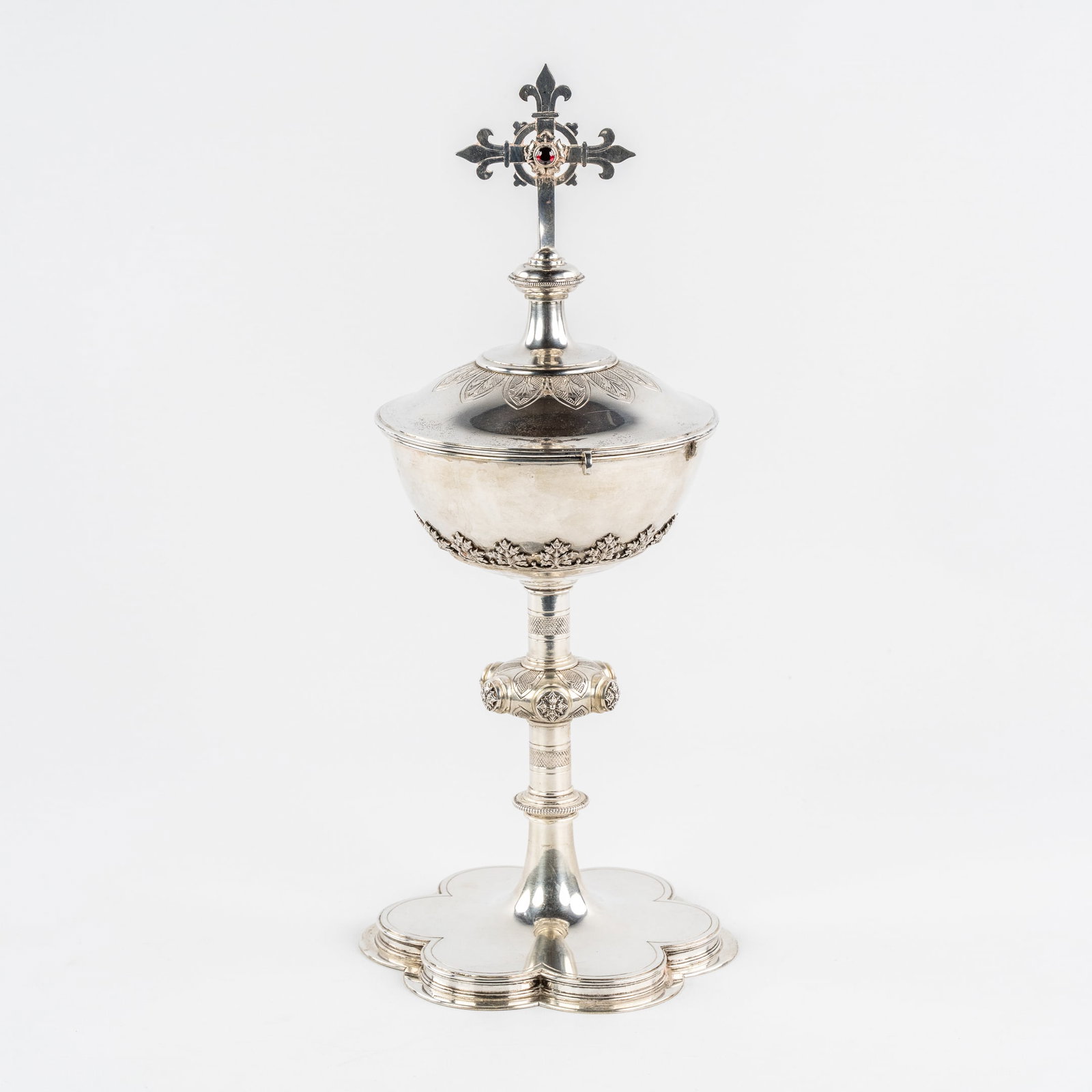 Jean-Baptist Van Damme, Bruges, a ciboria, silver. 19th/20th C. 1,245kg.: Jean-Baptist Van Damme, Bruges, a six-lobed ciboria, silver. 19th/20th C. A Gothic Revival ciboria by Jean-Baptist Van Damme in