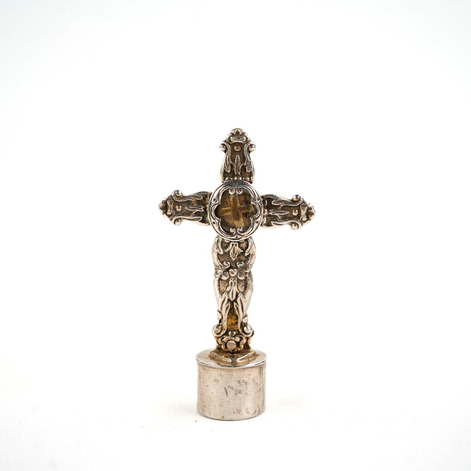A silver reliquary pendant with a relic of the True Cross. (1 of 5)