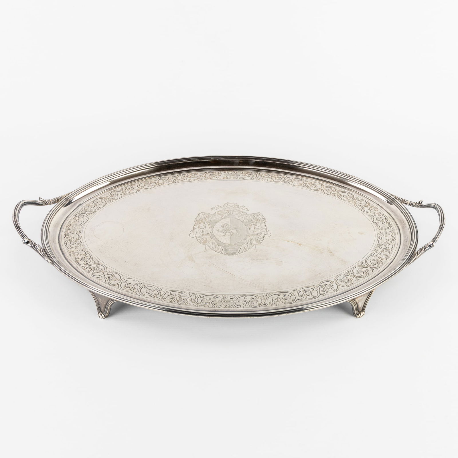 John Hutson, Londen, een grote zilveren assiette volante, 1798. Zilver, 1,866kg (1 of 5)