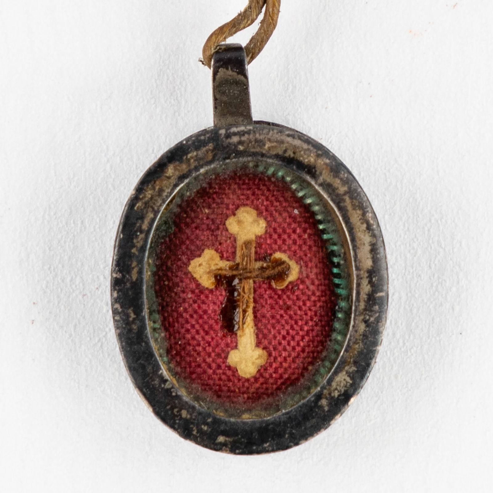 A sealed pendant with a relic of the True Cross of Jesus Christ with COA. (1 of 3)