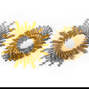 Two Mid-century Sunburst mirrors, gilt. Circa 1960.: Two Mid-century Sunburst mirrors, gilt. Circa 1960. Two mirrors with a convex glass. Gilt resin. Circa 1960. D: 43,5 cm. D: 59,5 cm. Dimensions:(H:59,5 cm)