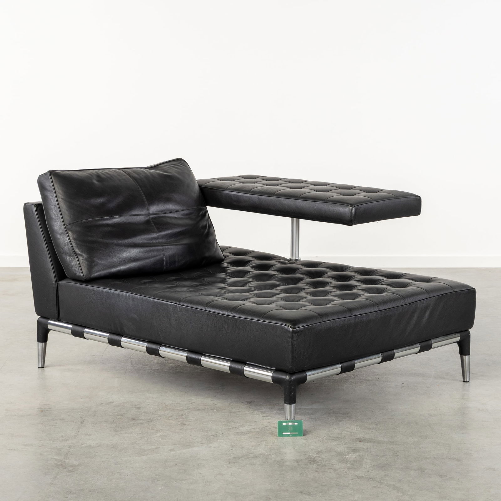 Philippe Starck (1949), Sofa 'Privé', for Cassina, Aluminium and Black Leather.: Philippe Starck (1949), Sofa 'Privé', for Cassina, Aluminium and Black Leather. A lounger/longchair/chaise longue.Design by Philippe Starck, Privé Collection 2007, for Cassina.Aluminium and black le