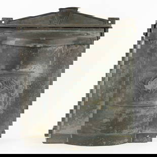 An Antique mailbox, Exceptionally Made of Bronze.: An Antique mailbox, Exceptionally Made of Bronze. Bronze with a dark-gray patina. Heavy mailbox, hanging model.Decorated with post horn. Dimensions:(W:37 x H:42 x L:18 cm)