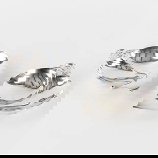 Tiffany & Co, Two Silver Leaf-shaped Trays. Silver, 260g: Tiffany & Co, Two Silver Leaf-shaped Trays. Silver, 260g Two silver trays of bowls in the shape of a leaf, handle finished with stylized leaves.Mounted on ball feet.Marked 'Tiffany & Co Makers',