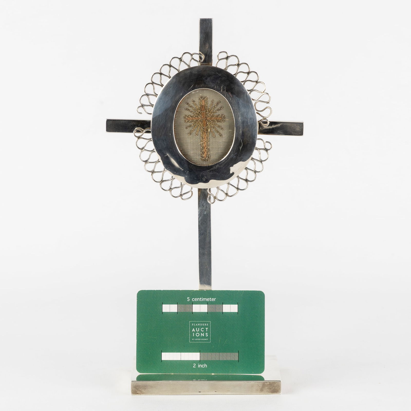 A silver Reliquary Holder with a sealed theca and relic of the True Cross. Silver, 562g (1 of 4)