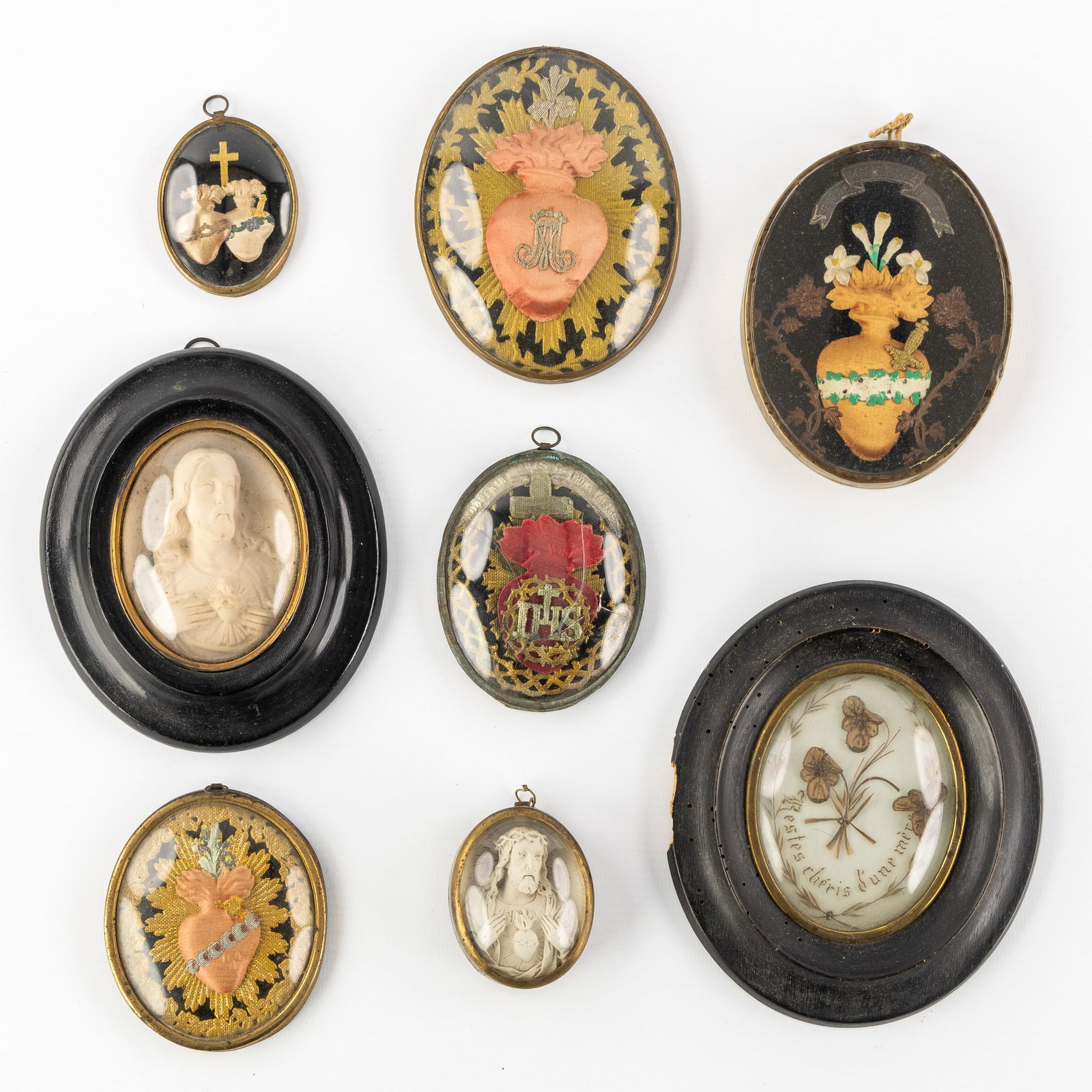 Eight Oval Frames with Ex Voto, 'Sacred Hearts' and 'Immaculate Hearts' in pipe clay and silk, 19th (1 of 5)