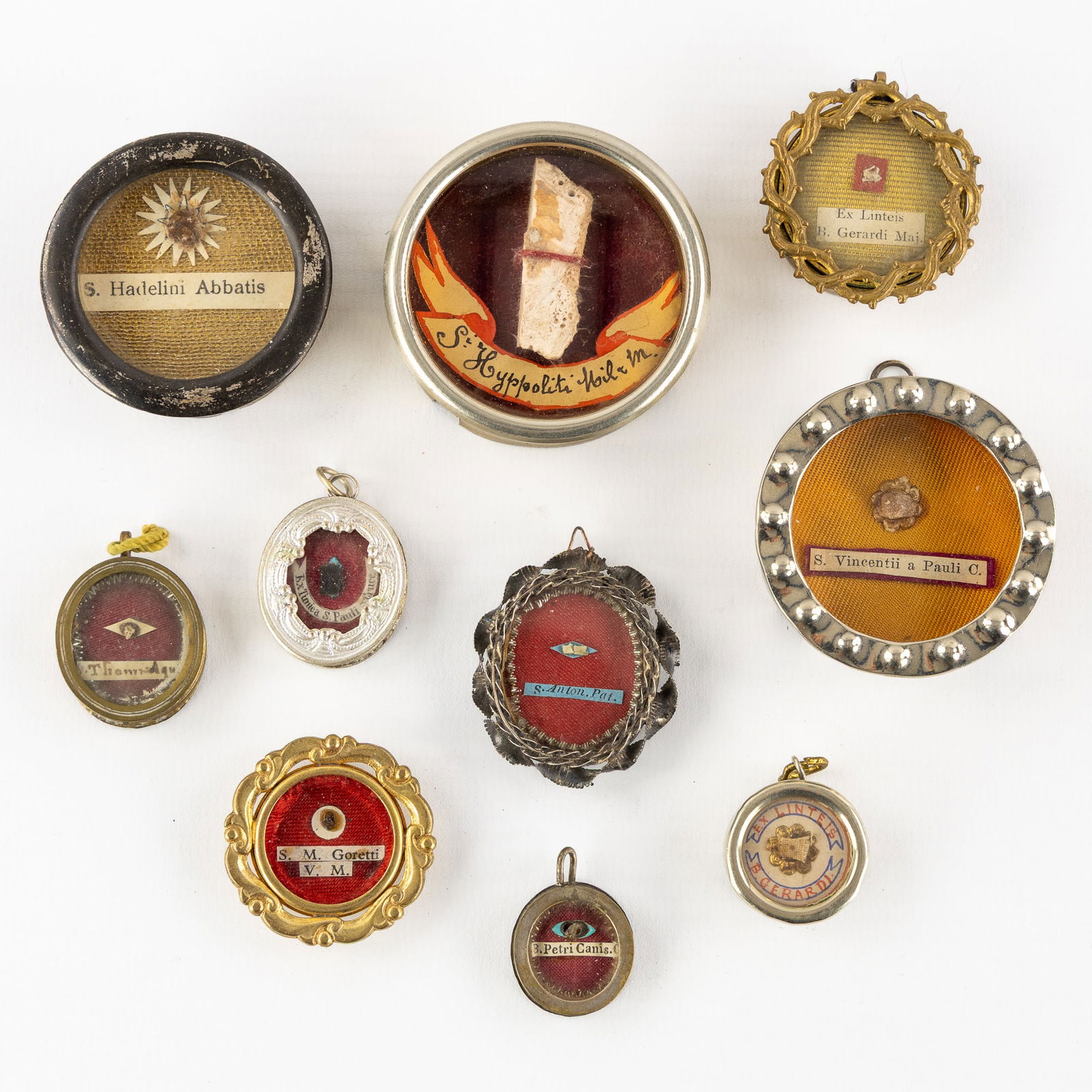 Ten sealed theca with relics for Saints and Martyrs, Vincent a Paulo, Thomas Aquino, Paul of the (1 of 2)