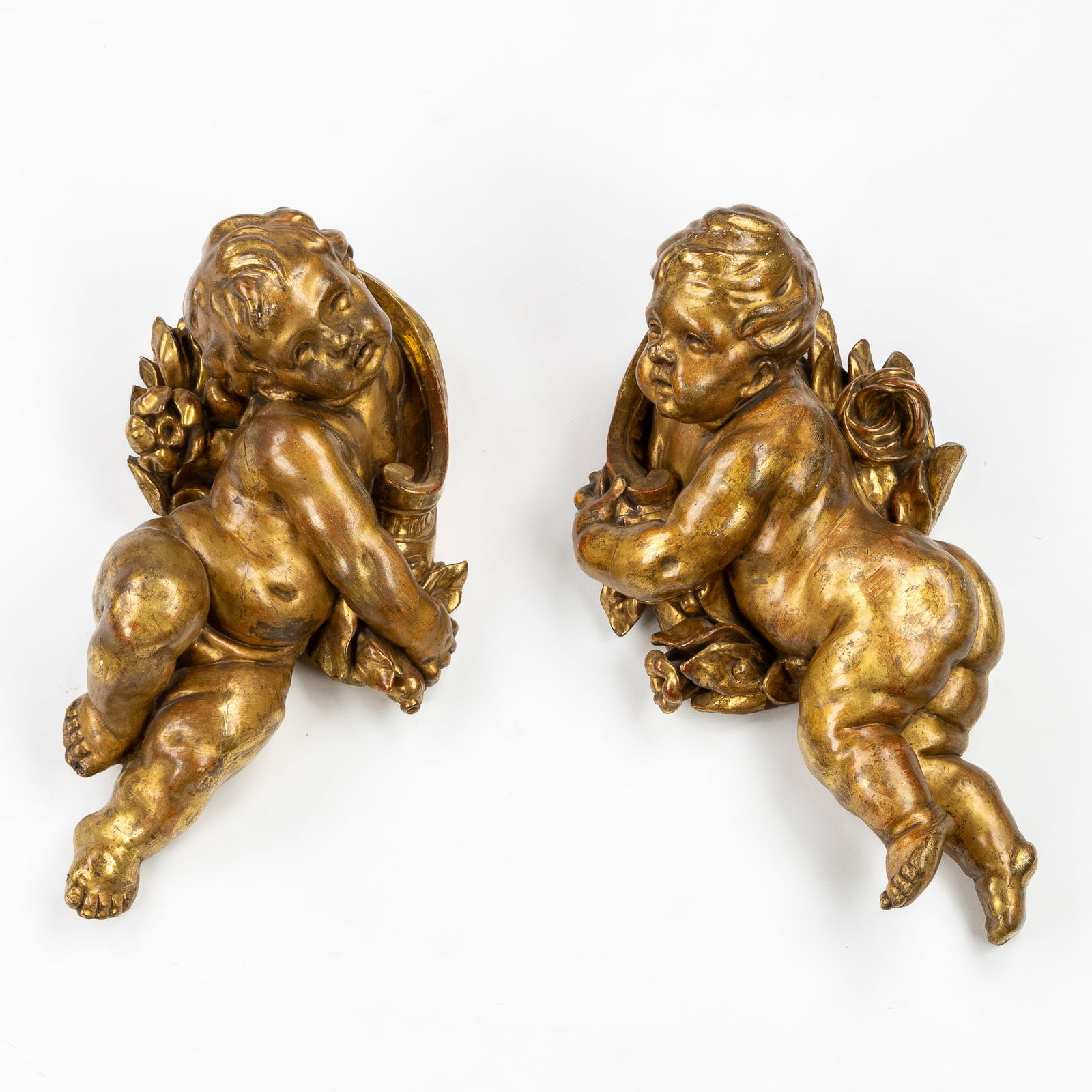 An Impressive Pair of Angels or Putti, Sculptured and Gilded Wood, Baroque period, 18th C. (1 of 5)